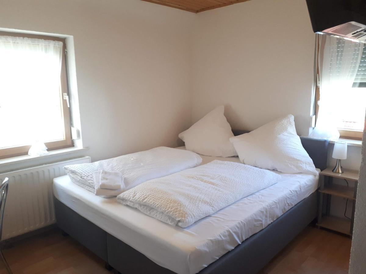 Gaestehaus Pension Waldhorn Weilen unter den Rinnen Buitenkant foto