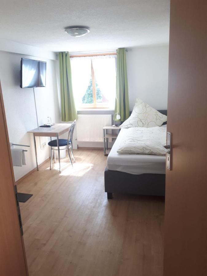 Gaestehaus Pension Waldhorn Weilen unter den Rinnen Buitenkant foto